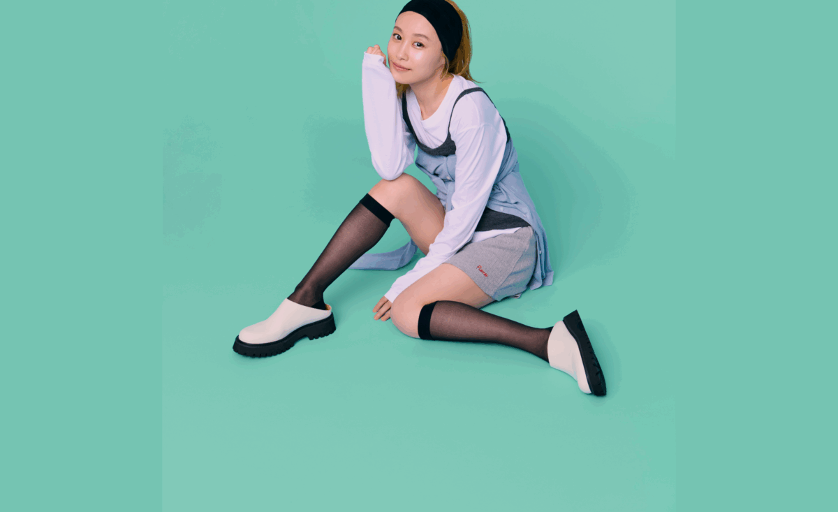 高橋 愛がお手本♡
シアーソックス ＆
ストッキングSTYLE
