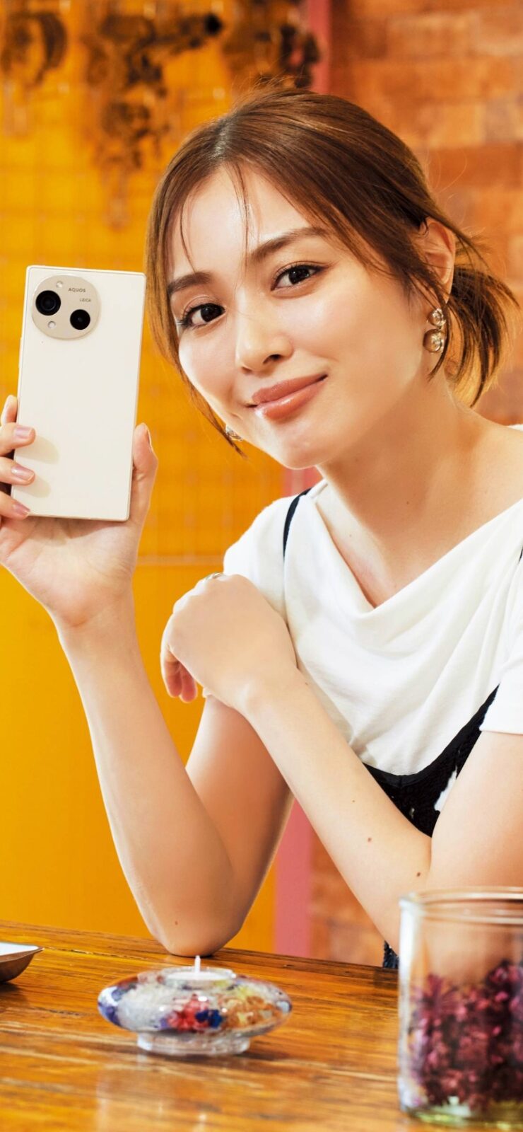 差がつく写真を撮れるスマホは〈AQUOSR10〉