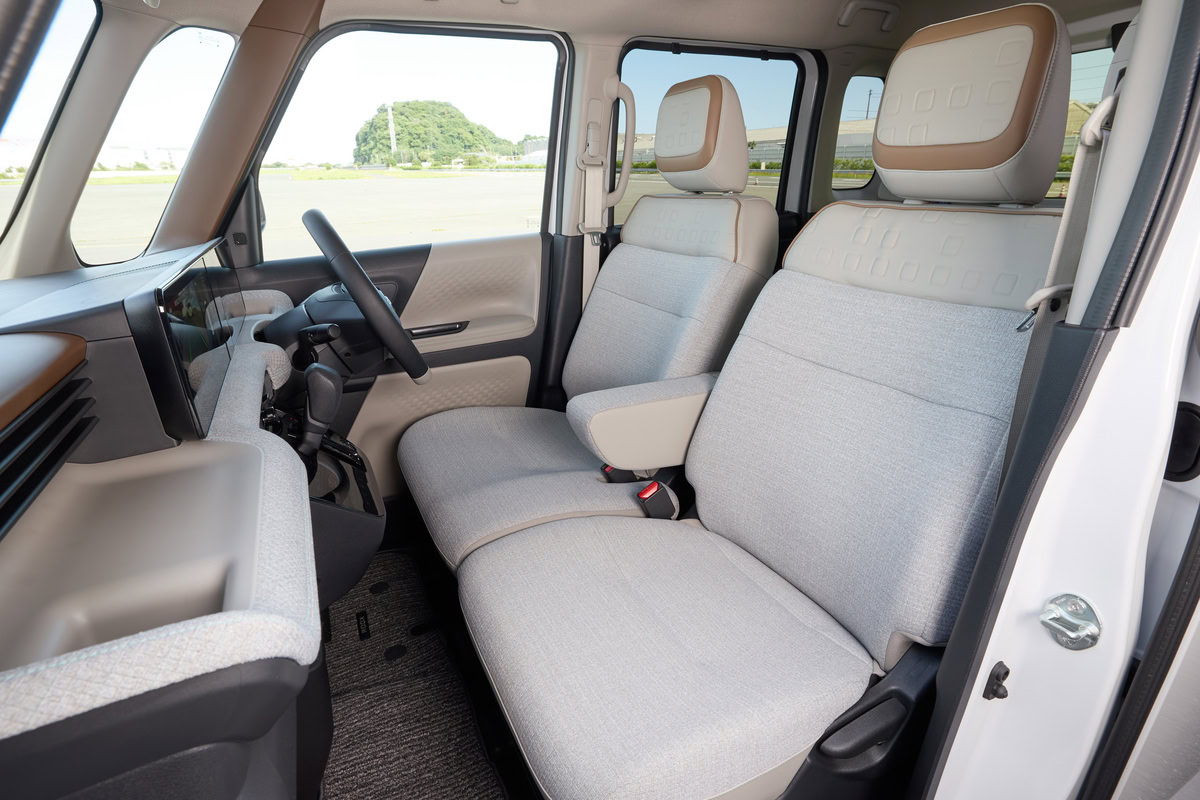 日産新型ルークス 車内
